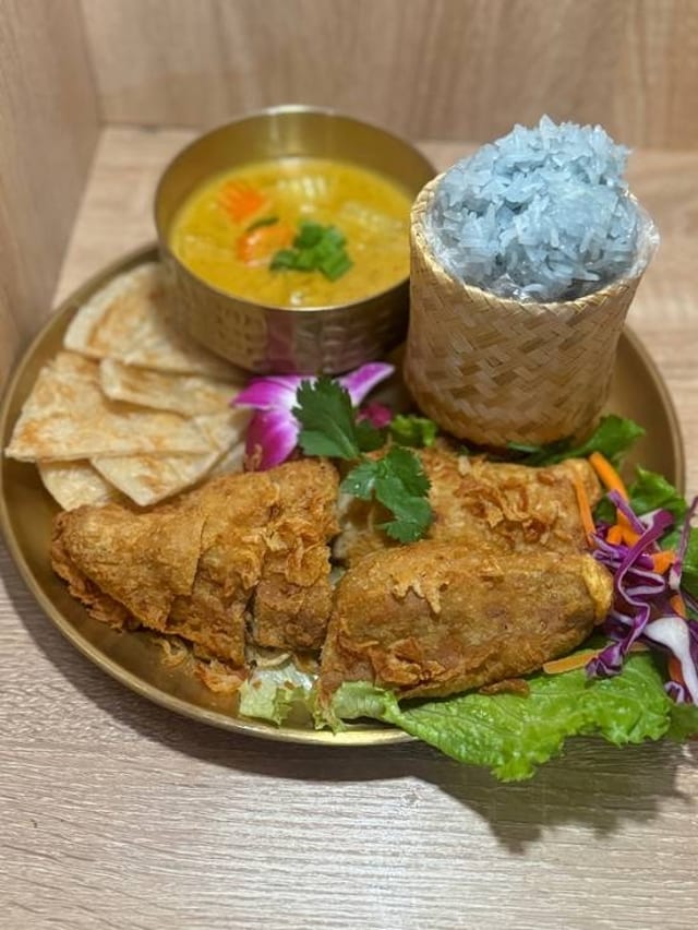 Vegan HAT Yai fried chicken 💚.