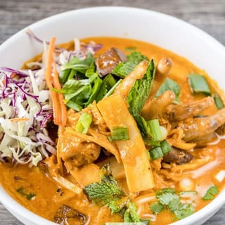 Kao poon chicken